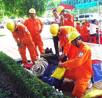 Nâng cao trình độ chuyên môn 
cho cán bộ, công nhân viên ngành điện