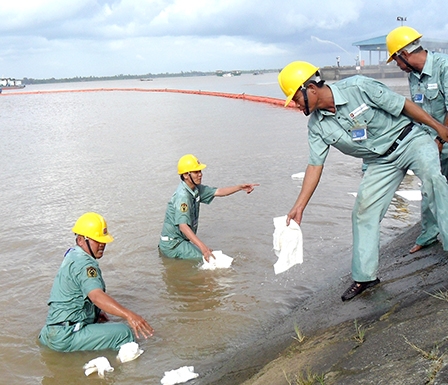 Tổng diễn tập ứng phó sự cố tràn dầu, PCCC và an ninh cảng biển