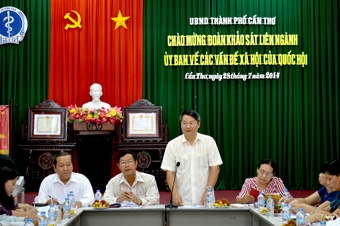 Đoàn khảo sát liên ngành Ủy ban về các vấn đề xã hội
của Quốc hội khảo sát việc thực thi một số luật ở TP Cần Thơ