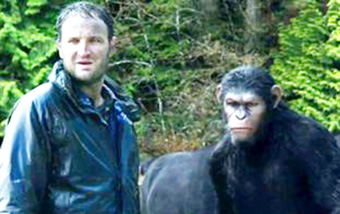 Cuộc chiến khốc liệt giữa người và khỉ