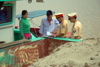 Quyết tâm đẩy lùi tội phạm và tai nạn giao thông đường thủy