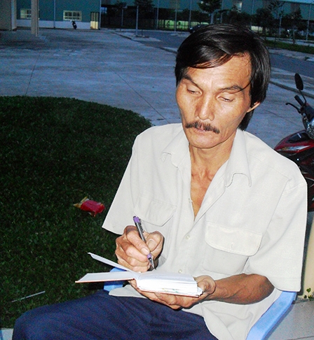 Trao tiền từ thiện