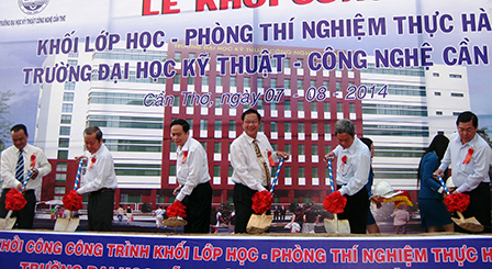 Khởi công xây dựng công trình “Khối lớp học, phòng thí nghiệm thực hành”