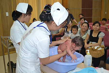 Những điều cần biết khi chăm sóc trẻ sơ sinh