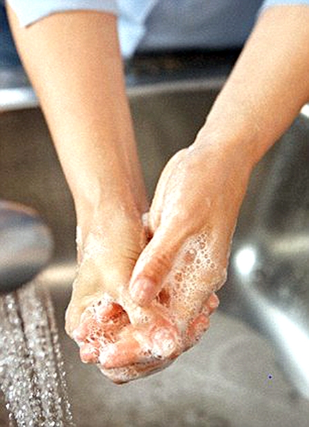 Thai phụ được khuyến cáo không dùng xà bông 

diệt khuẩn