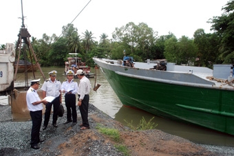 Tăng cường kiểm tra, xử lý nghiêm hoạt động cảng, 
bến thủy nội địa và bến khách ngang sông