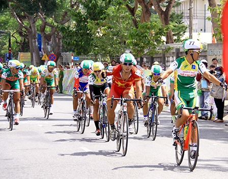 Lê Văn Duẩn thắng trận đầu