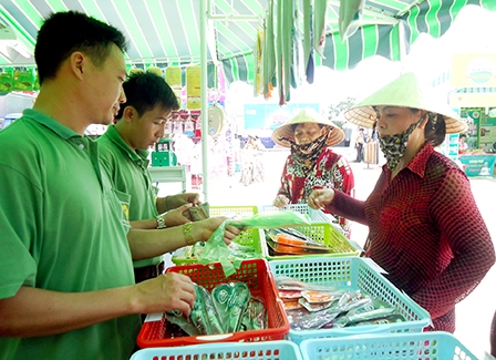 Doanh nghiệp chia sẻ 
lợi ích với ngư dân