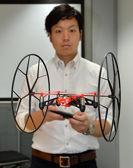 Rolling Spider  máy bay 
điều khiển bằng điện thoại