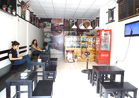 Chủ quán ơi, cho một cà phê mang đi!