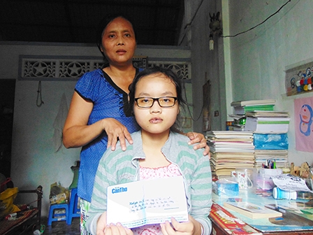 Trao tiền từ thiện