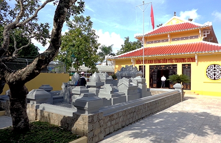 Về Gò Công <br> 
viếng anh linh Trương Định