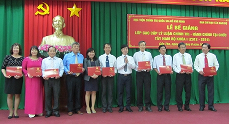 118 cán bộ khu vực Tây Nam bộ tốt nghiệp
cao cấp lý luận chính trị - hành chính