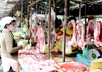 Giá cả thực phẩm tươi sống 
bình ổn trong dịp lễ