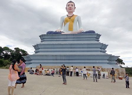 Lên đỉnh Tà Lơn