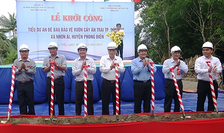 Khởi công xây dựng gói thầu số 3 thuộc tiểu dự án 
Đê bao bảo vệ vườn cây ăn trái  TP Cần Thơ