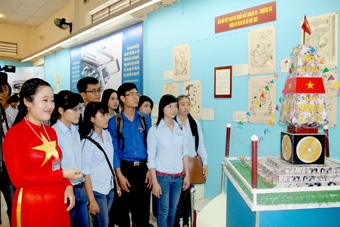 Khẳng định chủ quyền Việt Nam 
trên biển Đông và Hoàng Sa, Trường Sa