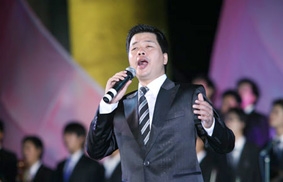 Ca sĩ Đăng Dương ngồi “Ghế không tựa”