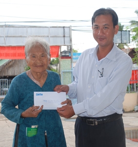 TRAO TIỀN TỪ THIỆN