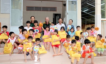 Nhiều đơn vị, địa phương tổ chức
vui Tết Trung thu cho thiếu nhi