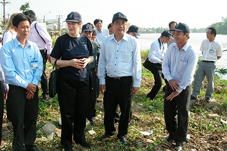 Cần hỗ trợ ứng phó sạt lở, xâm nhập mặn