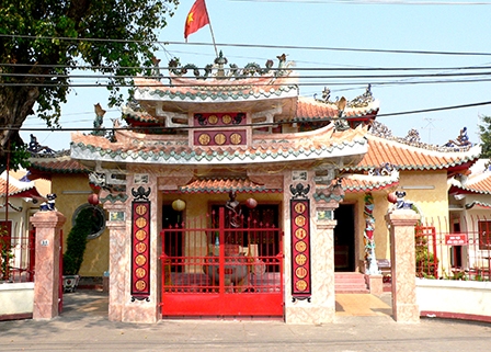 Tín ngưỡng thờ các anh hùng 
kháng Pháp ở Nam bộ