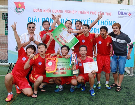 Đội bóng Trường Cao đẳng nghề Việt Mỹ giành ngôi vô địch