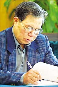 Giao lưu với tác giả 

"Mùa lá rụng trong vườn"
