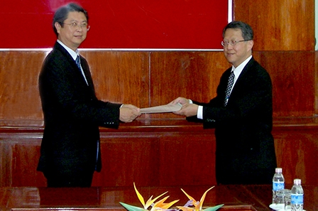 Lãnh đạo thành phố tiếp và làm việc với đại diện
Trường Đại học Nagasaki Nhật Bản