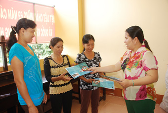 NÂNG CAO KỸ NĂNG TRUYỀN THÔNG AN TOÀN GIAO THÔNG
CHO CÁN BỘ, HỘI VIÊN PHỤ NỮ