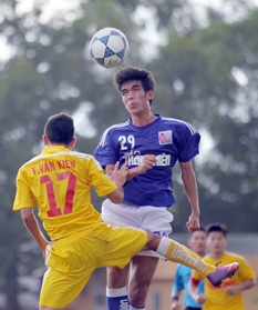 Đội bóng trẻ xứ Nghệ lách qua cửa hẹp