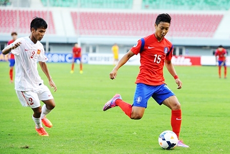U19 Việt Nam thua đậm ngày ra quân