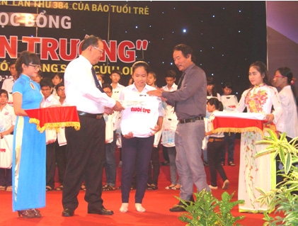 “Tiếp sức đến trường” cho 217 tân sinh viên 12 tỉnh, thành Đồng bằng sông Cửu Long