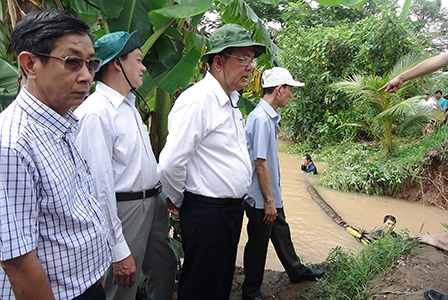 Sạt lở đê nghiêm trọng tại Cồn Khương