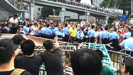 Cảnh sát Hồng Công ra tay vãn hồi trật tự