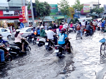 Cần nâng cấp mặt đường giao lộ nguyễn văn linh và 3 tháng 2