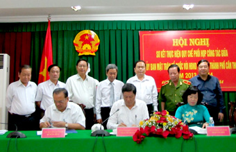 TĂNG CƯỜNG PHỐI HỢP CÔNG TÁC GIỮA MẶT TRẬN
VỚI HĐND, UBND THÀNH PHỐ