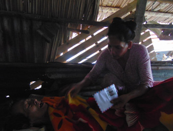 Trao tiền từ thiện