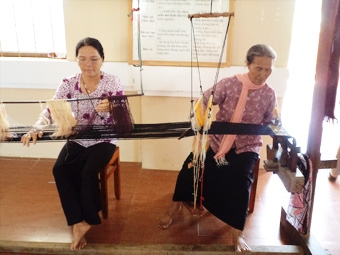 Thăm làng dệt thổ cẩm Mỹ Nghiệp