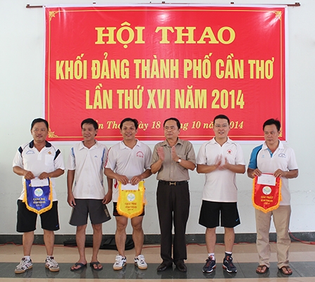 Báo Cần Thơ giải nhất các nội dung bóng bàn