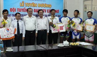 Thưởng “nóng” đội tuyển xe đạp nam VTV Cần Thơ