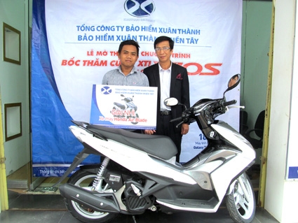 Bảo hiểm Xuân Thành (XTI) trao thưởng cho 2 khách hàng may mắn