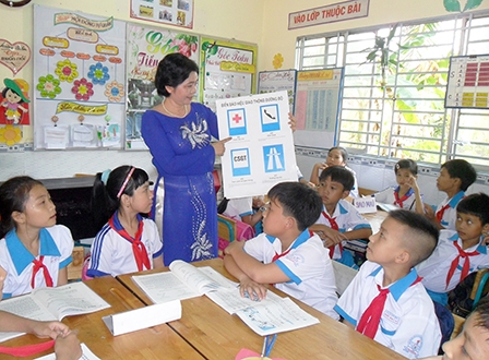 Giúp học sinh hứng khởi trong giờ học an toàn giao thông