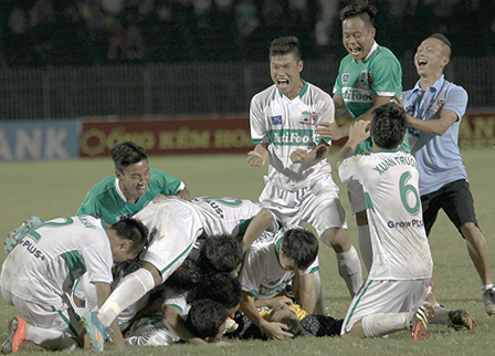 Chiếc cúp đầu tiên cho Học viện bóng đá HAGL?