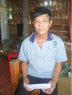 Trao tiền từ thiện