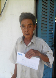 Trao tiền từ thiện