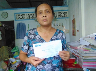 Trao tiền từ thiện