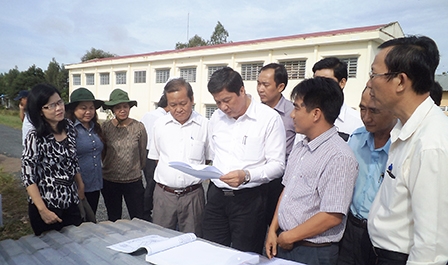 Đổi mới, nâng cao chất lượng quyết định
các vấn đề quan trọng ở địa phương