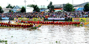 SÓC TRĂNG: Sôi nổi đua ghe ngo