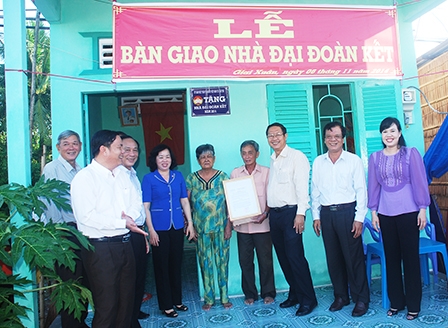 Bàn giao 20 căn nhà Đại đoàn kết cho hộ nghèo